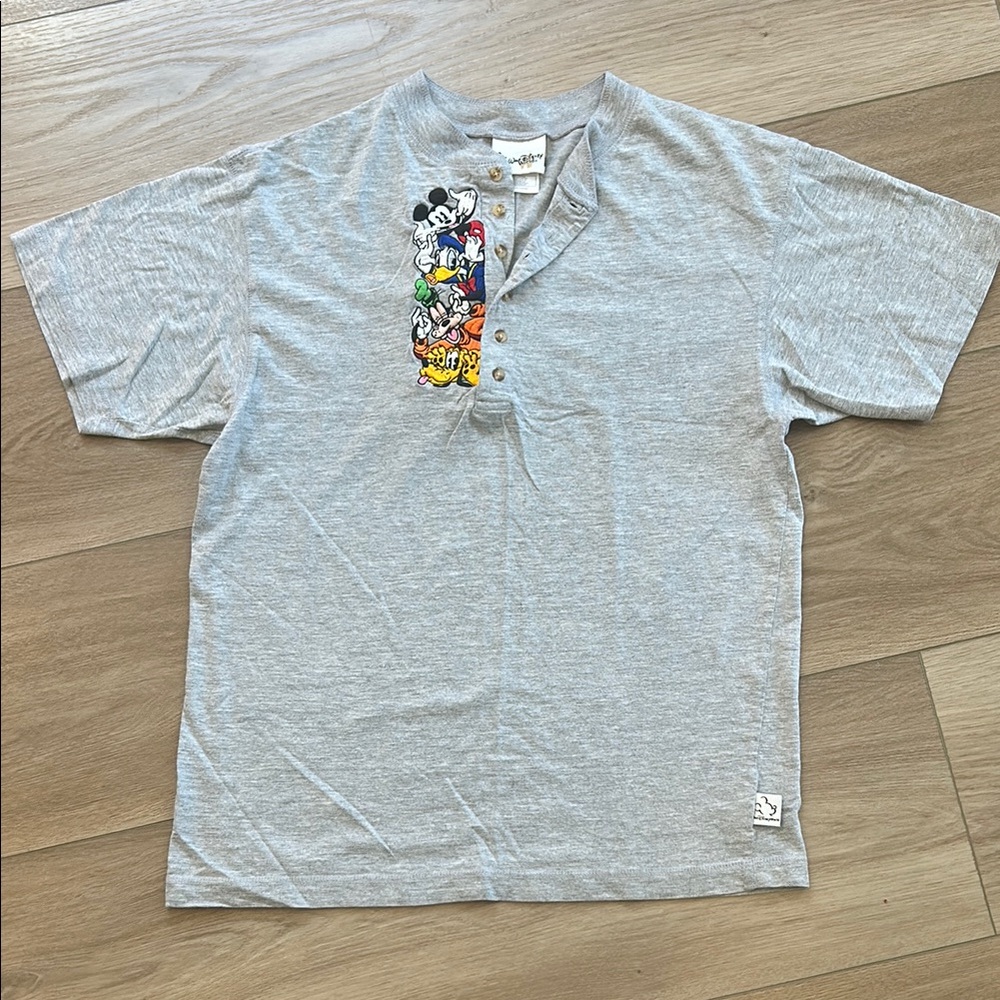 Vintage Walt Disney World Embroidered shirt. Size Large